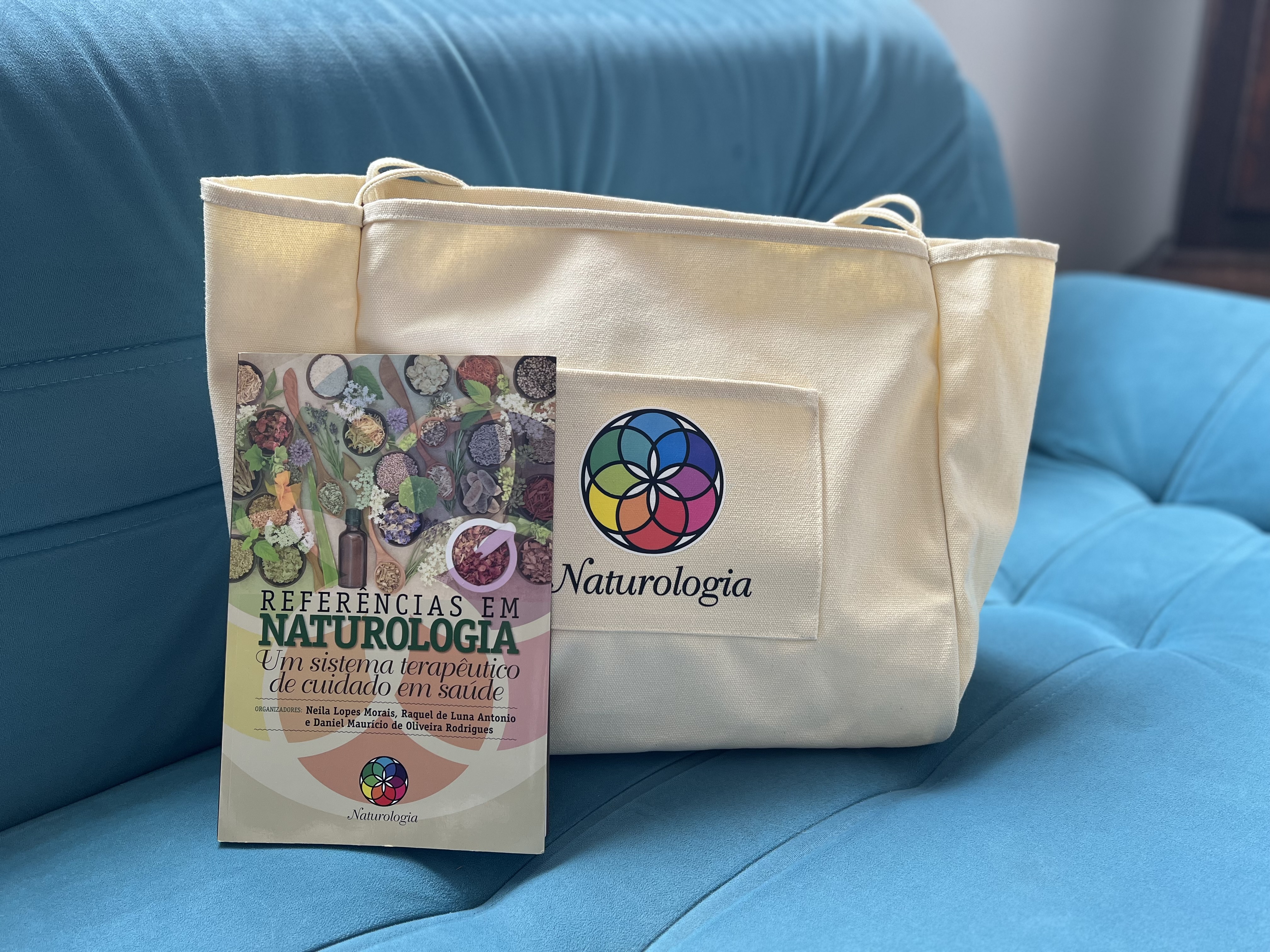 Dossiê Natulogia + Bolsa com logo da Naturologia
