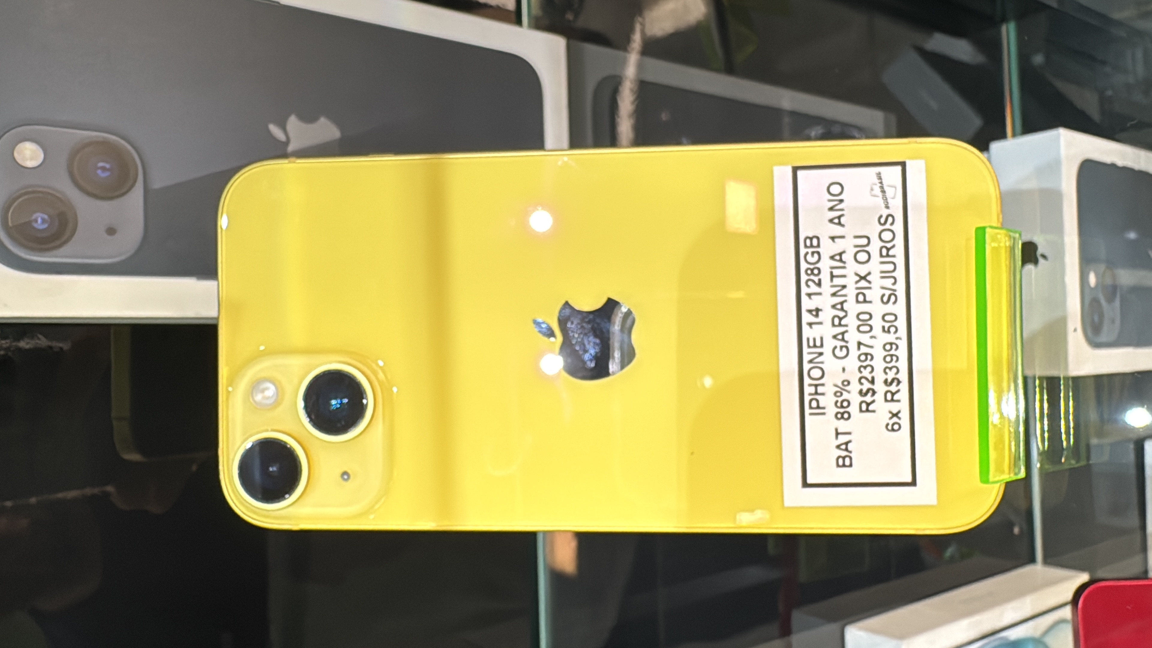 iPhone 14 amarelo